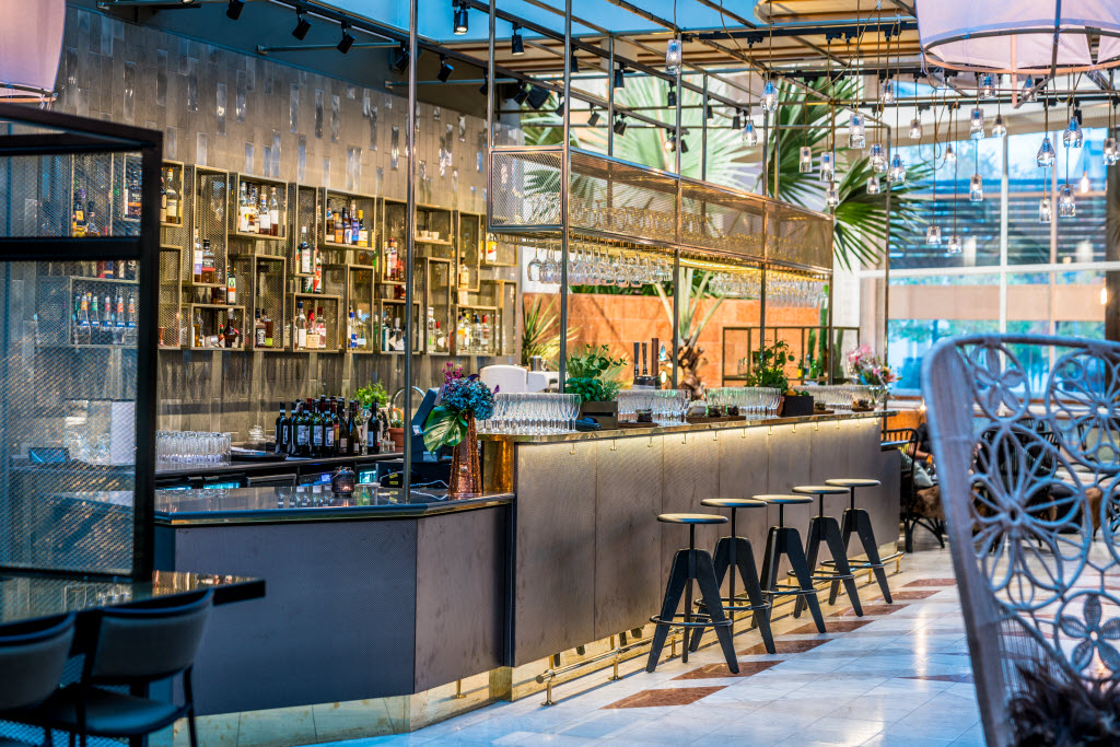 Copyright: : Karl Gabor Restaurant